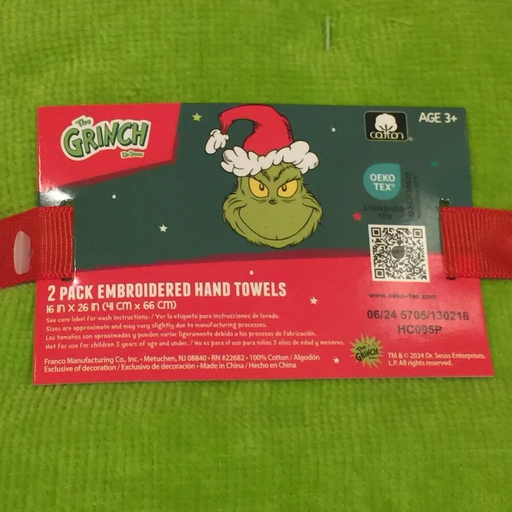 Dr Seuss How The Grinch Stole Christmas and Towels Set of 2